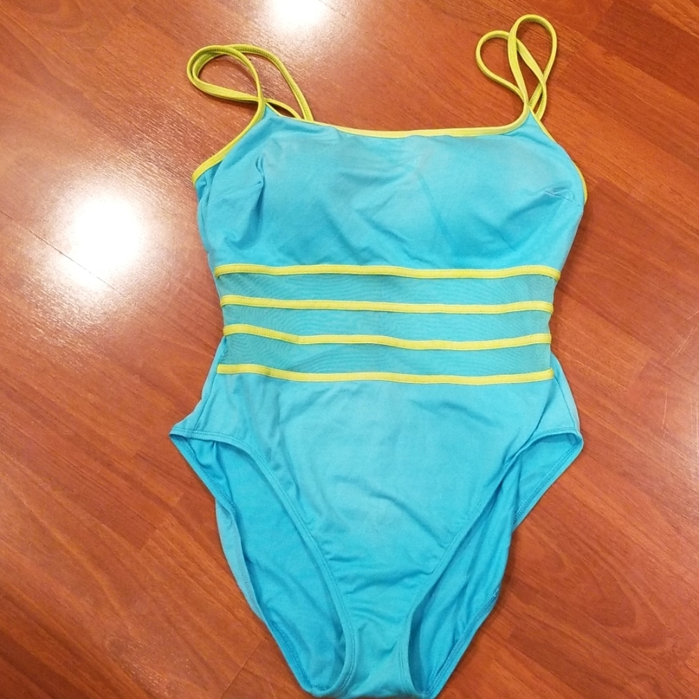 One-piece bathing suit